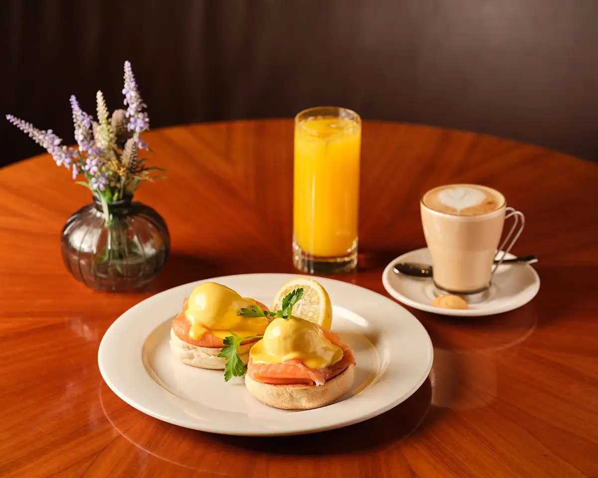 Eggs Benedict with Salmon at GNH Bar, King’s Cross ST Pancras